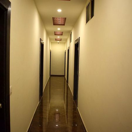 Hotel Peradiot أحمد أباد المظهر الخارجي الصورة